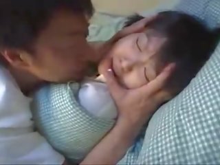 Magnificent asiática adolescente follada por su padrastro