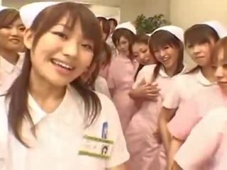 Asiática enfermeras disfruta xxx vídeo en superior